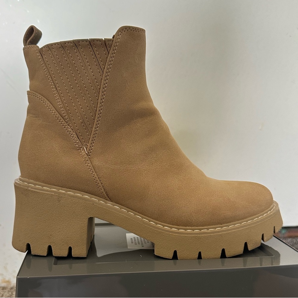 Chunky Heeled Boot, Coutgo, size 8, tan